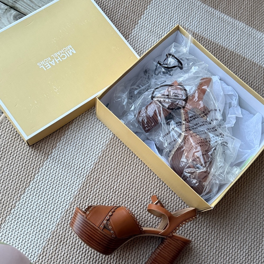 Michael Kors Jessie Platform “Acorn” Leather shoes - Picture 2 of 7